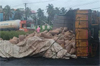 Surathkal: Wheat-laden truck overturns, heavy loss reported